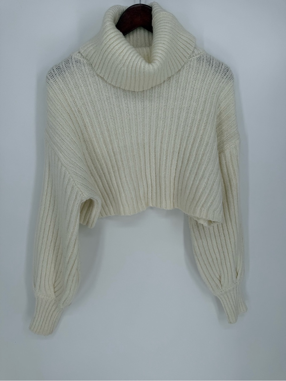 Urban Outfitters Cream Cropped Turtleneck Sweater Size M